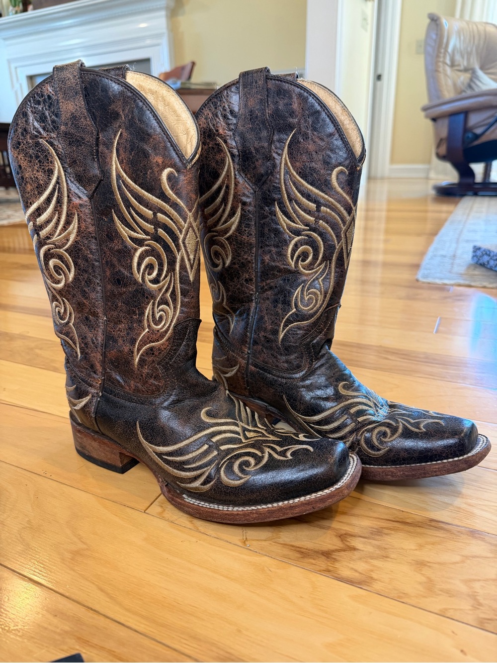 Circle G by Corral Distressed Leather Embroidered Western Boots 7.5M L5058